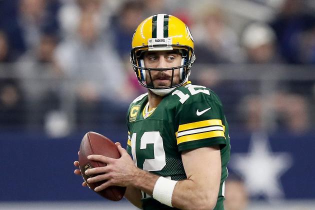 ARLINGTON, TX - JANUARY 15: Aaron Rodgers #12 of the Green Bay Packers drops back to pass in the first half during the NFC Divisional Playoff Game against the Dallas Cowboys at AT&T Stadium on January 15, 2017 in Arlington, Texas. (Photo by Ezra Shaw/Getty Images)