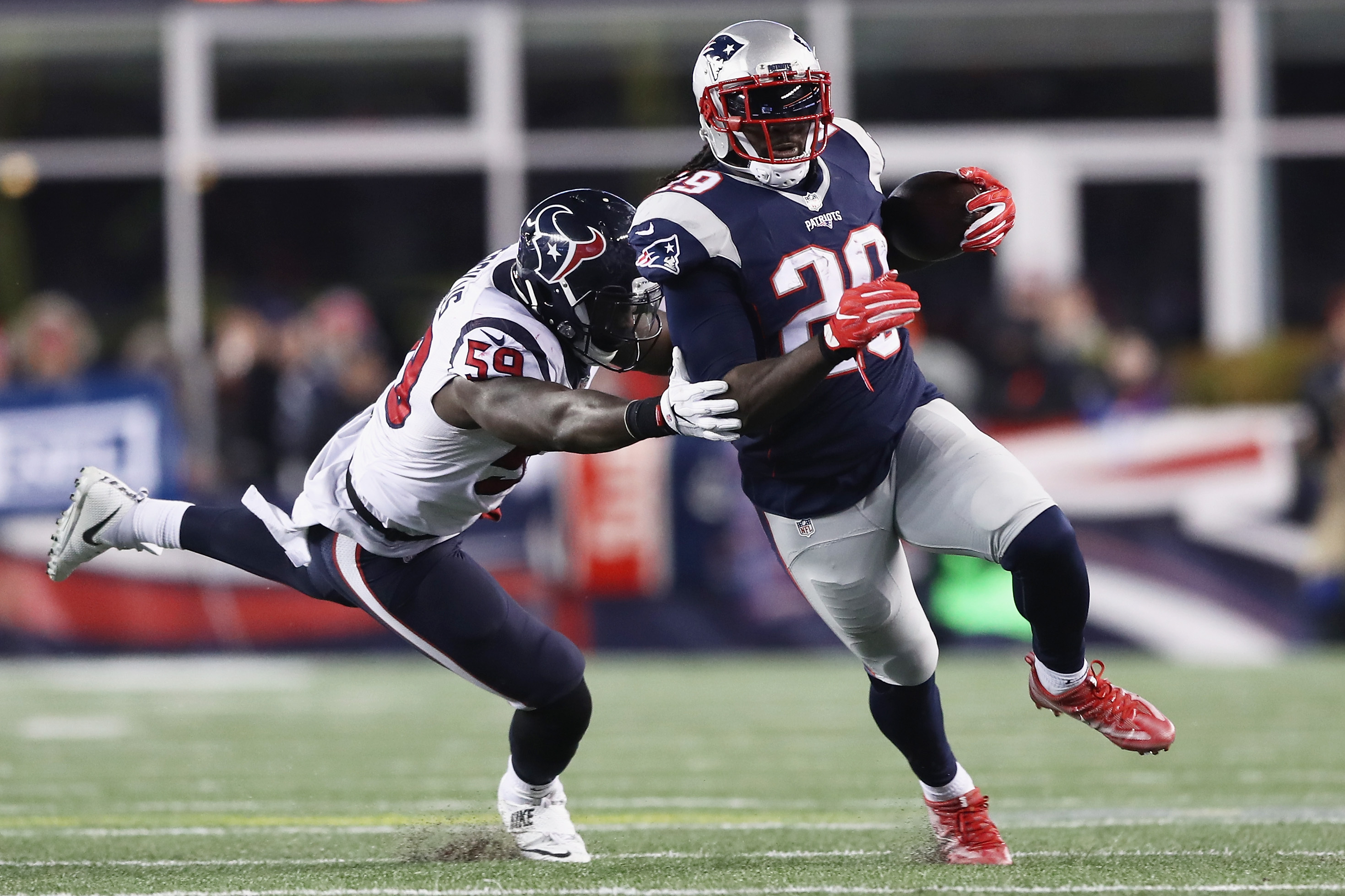 LeGarrette Blount, Patriots pull away from Steelers 27-16