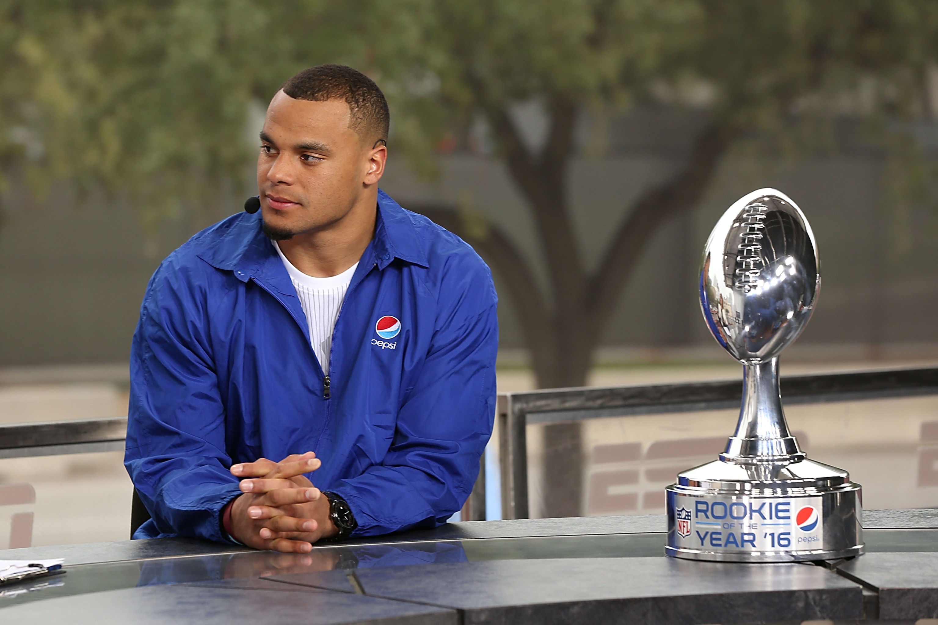 Dak Prescott Wins 2016 17 Nfl Pepsi Rookie Of The Year Award Comments Reaction Bleacher Report Latest News Videos And Highlights