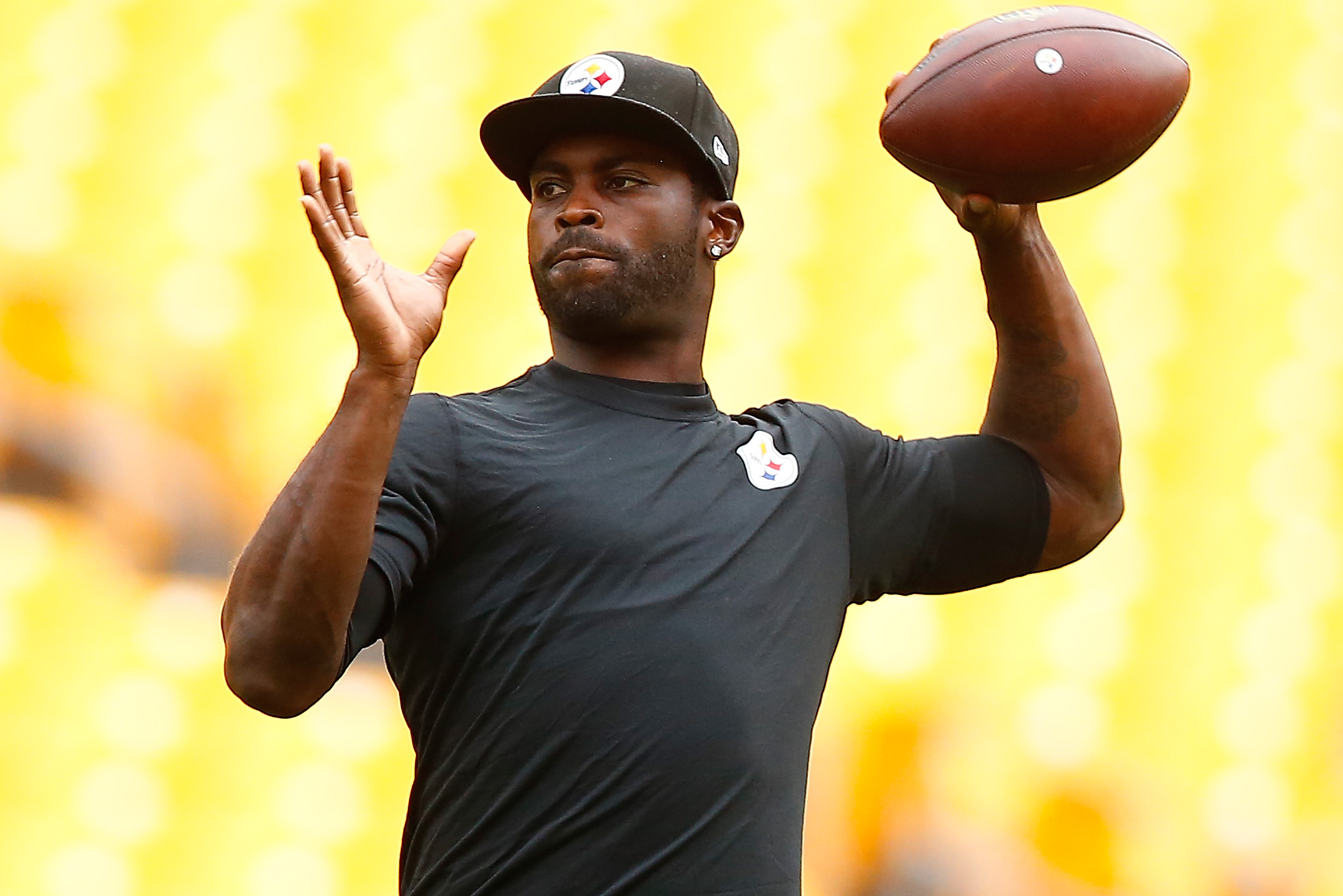 Michael Vick officially announces retirement from NFL after 13 seasons, NFL