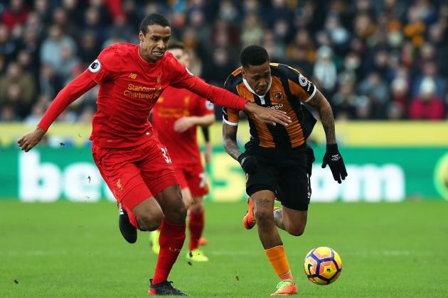 HULL, ENGLAND - FEBRUARY 04: Joel Matip of Liverpool (L) and Abel Hernandez of Hull City (R) battle for possession during the Premier League match between Hull City and Liverpool at KCOM Stadium on February 4, 2017 in Hull, England. (Photo by Nigel Roddis/Getty Images)