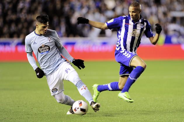 Celta Vigo's Argentinian defender Facundo Roncaglia (L) vies with Deportivo Alaves' Brazilian forward Deyverson Silva during the Spanish Copa del Rey (King's Cup) semi final second leg football match Deportivo Alaves SAD vs RC Celta de Vigo at the Mendizorroza stadium in Vitoria-Gasteiz on February 8, 2017. / AFP / ANDER GILLENEA (Photo credit should read ANDER GILLENEA/AFP/Getty Images)