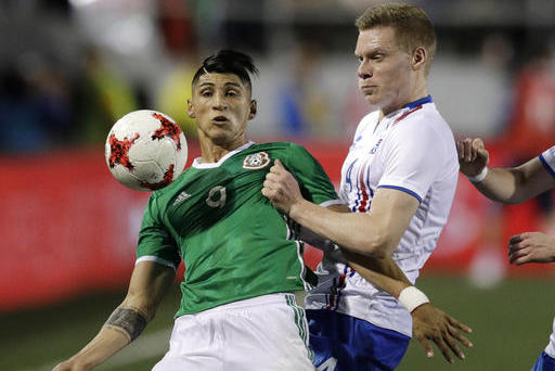 Mexico's Alan Pulido, left, and Icelands's Orri Sigurdur Omarsson battle for the ball during the first half of a friendly soccer match Wednesday, Feb. 8, 2017, in Las Vegas. (AP Photo/John Locher)
