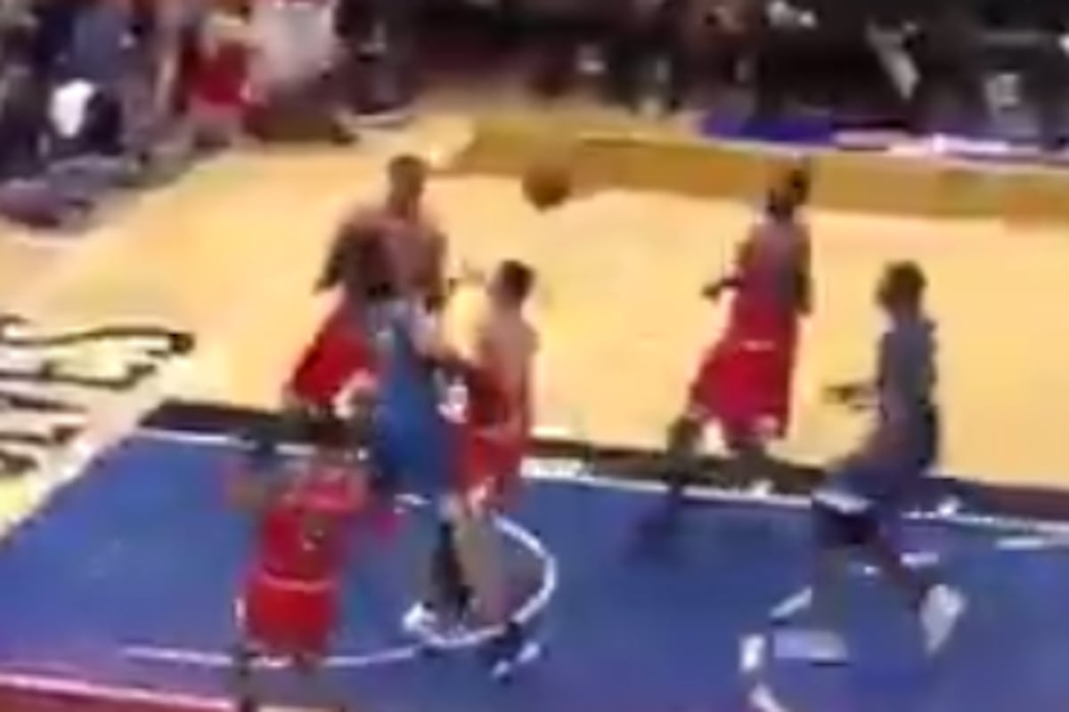 Michael Carter-Williams Blows 4-1 Fast Break, Turns over the Ball