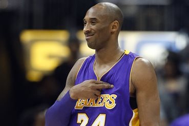 Kobe Bryant says he's willing to help out the Lakers front office