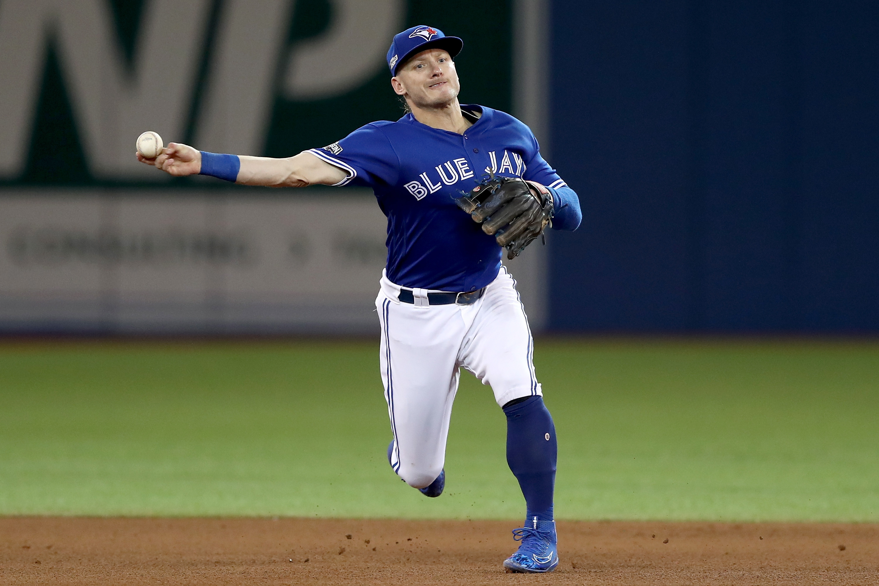 Blue Jays' Josh Donaldson leaves game after aggravating sore right calf