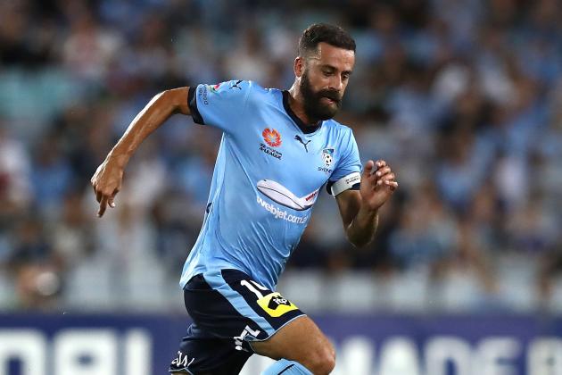 SYDNEY, AUSTRALIA - FEBRUARY 18:  Alex Brosque of Sydney FC looks upfield during the round 20 A-League match between the Western Sydney Wanderers and Sydney FC at ANZ Stadium on February 18, 2017 in Sydney, Australia.  (Photo by Ryan Pierse/Getty Images)