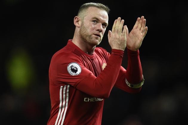 Manchester United's English striker Wayne Rooney applauds the fans following the English Premier League football match between Manchester United and Hull City at Old Trafford in Manchester, north west England, on February 1, 2017.
The match ended in a draw at 0-0. / AFP / Oli SCARFF / RESTRICTED TO EDITORIAL USE. No use with unauthorized audio, video, data, fixture lists, club/league logos or 'live' services. Online in-match use limited to 75 images, no video emulation. No use in betting, games or single club/league/player publications.  /         (Photo credit should read OLI SCARFF/AFP/Getty Images)