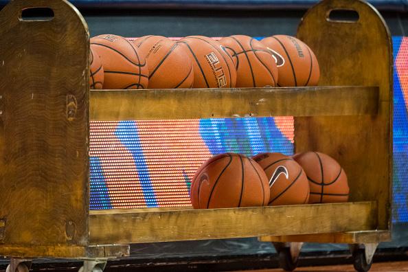 Maine Basketball Player Wes Myers Breaks Teammate S Jaw In Locker
