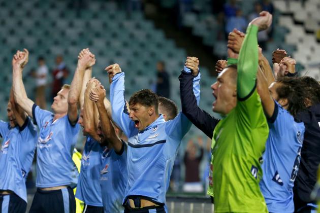 SYDNEY, AUSTRALIA - MARCH 03:  Sydney FC players celebrate with the crowd after winning the round 22 A-League match between Sydney FC and Melbourne Victory at Allianz Stadium on March 3, 2017 in Sydney, Australia.  (Photo by Daniel Munoz/Getty Images)