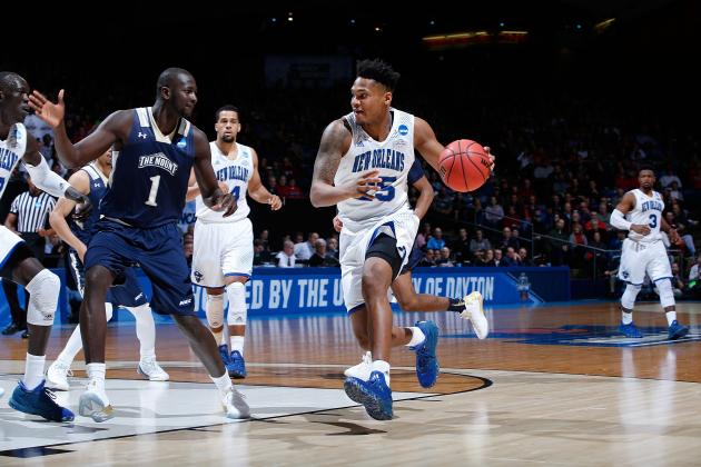 DAYTON, OH - MARCH 14:  Travin Thibodeaux #25 of the New Orleans Privateers drives to the basket in the second half against the Mount St. Mary's Mountaineers during the First Four game in the 2017 NCAA Men's Basketball Tournament at UD Arena on March 14, 2017 in Dayton, Ohio.  (Photo by Joe Robbins/Getty Images)