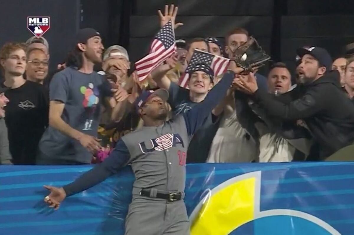 Adam Jones Robs Manny Machado Of Home Run At World Baseball Classic