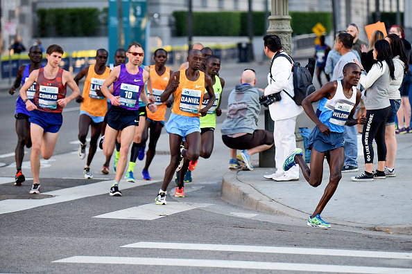 LOS ANGELES, CA - FEBRUARY 14: Weldon Kirui of Kenya leads a pack of runners during the 2016 Skechers Performance Los Angeles Marathon on February 14, 2016 in Los Angeles, California. (Photo by Jonathan Moore/Getty Images)
