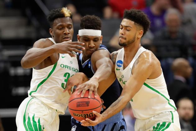 SACRAMENTO, CA - MARCH 19: Teammates Dylan Ennis #31 and Tyler Dorsey #5 of the Oregon Ducks go after a loose ball against E.C. Matthews #0 of the Rhode Island Rams during the second round of the 2017 NCAA Men's Basketball Tournament at Golden 1 Center on March 19, 2017 in Sacramento, California. (Photo by Jamie Squire/Getty Images)