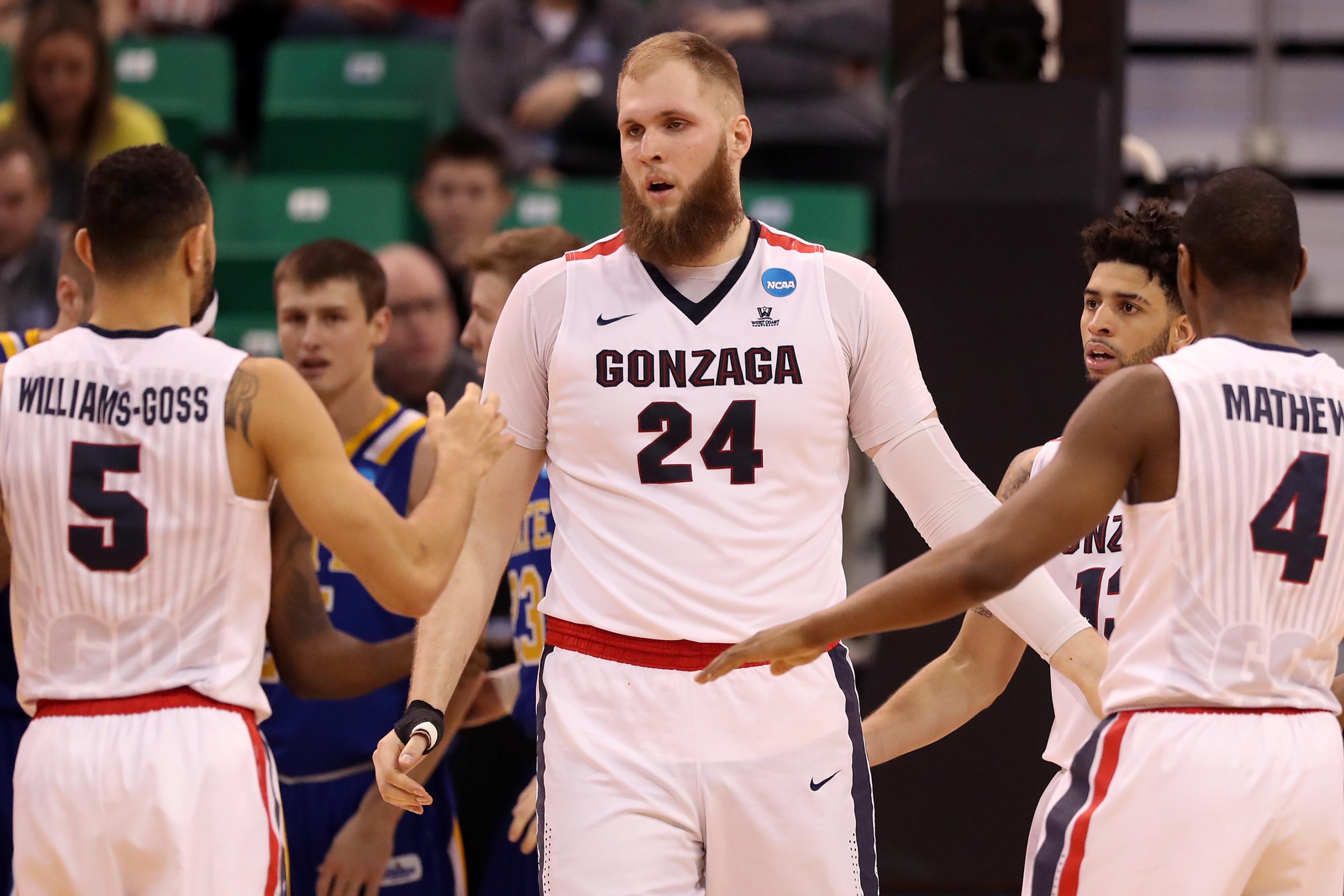 2017 Uniform Of The Year Bracket: All Regionals, Sweet 16