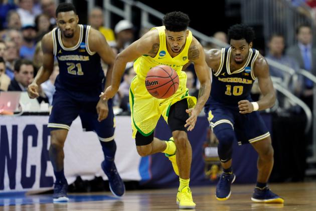 KANSAS CITY, MO - MARCH 23: Tyler Dorsey #5 of the Oregon Ducks is pursued by Zak Irvin #21 and Derrick Walton Jr. #10 of the Michigan Wolverines during the 2017 NCAA Men's Basketball Tournament Midwest Regional at Sprint Center on March 23, 2017 in Kansas City, Missouri.  (Photo by Jamie Squire/Getty Images)