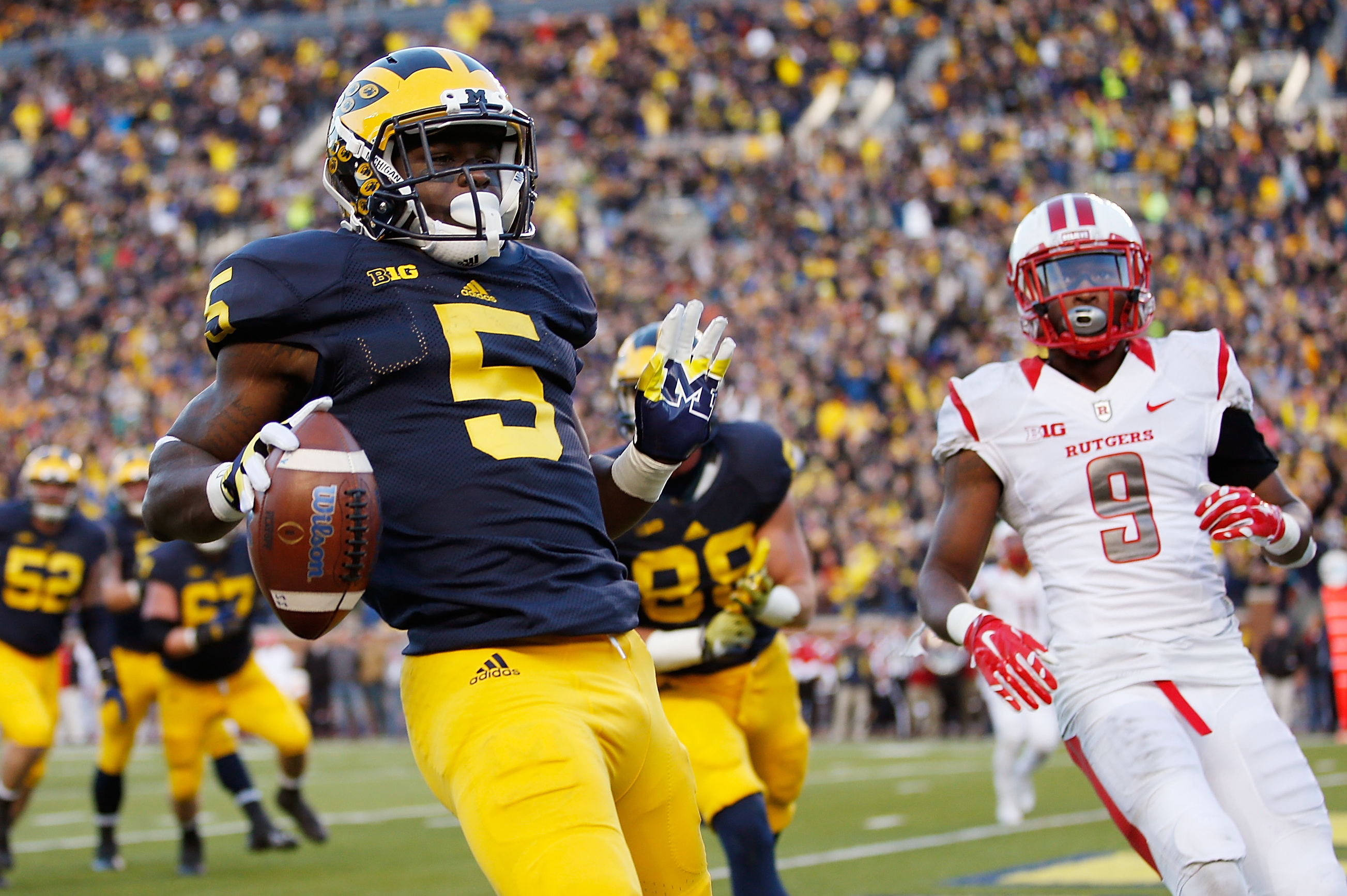 New England Patriots defensive back Jabrill Peppers (3) defends