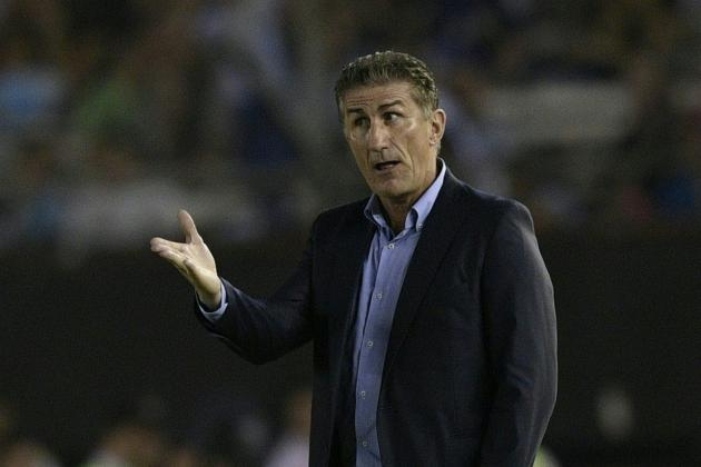 Argentina's coach Edgardo Bauza gestures during their 2018 FIFA World Cup qualifier football match at the Monumental stadium in Buenos Aires, Argentina, on March 23, 2017. / AFP PHOTO / Juan Mabromata        (Photo credit should read JUAN MABROMATA/AFP/Getty Images)
