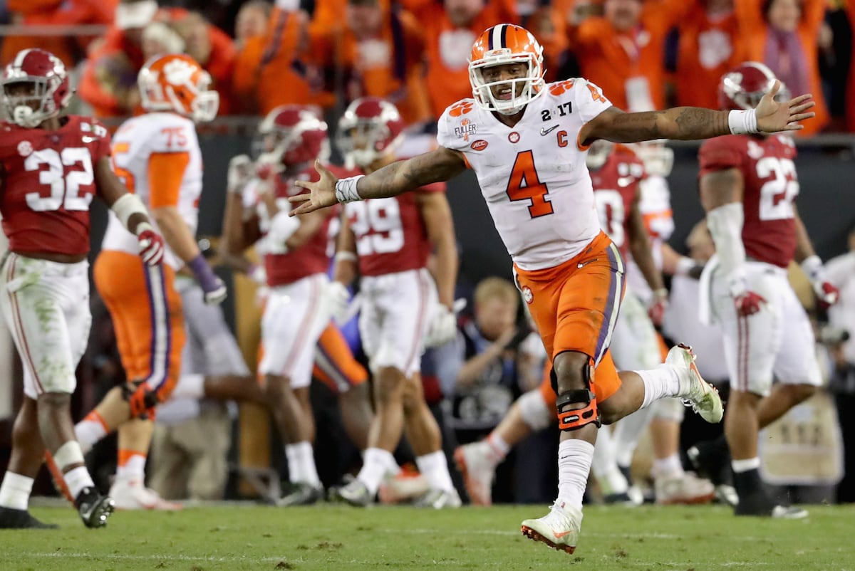 Alabama Fans Kick Deshaun Watson Out of Tuscaloosa Bar ...