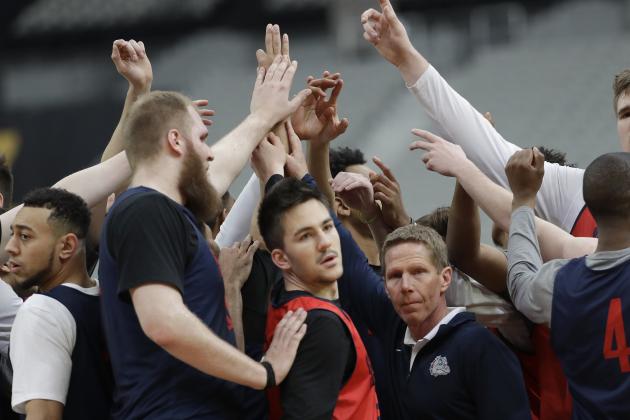 Gonzaga head coach Mark Few huddles with his players during a practice session for their NCAA Final Four tournament college basketball semifinal game Friday, March 31, 2017, in Glendale, Ariz. (AP Photo/David J. Phillip)