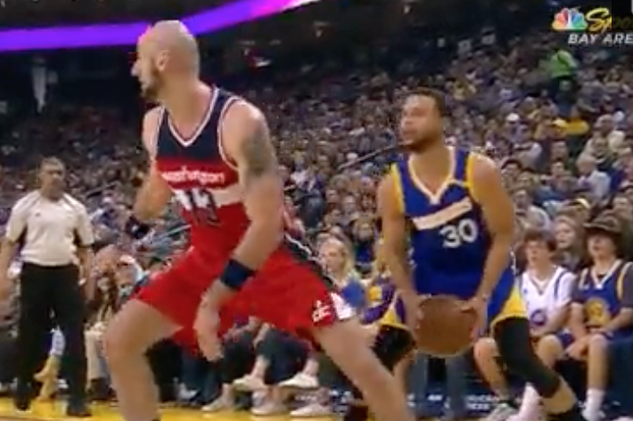 Stephen Curry Fakes Out Marcin Gortat Buries 3 Pointer News Scores