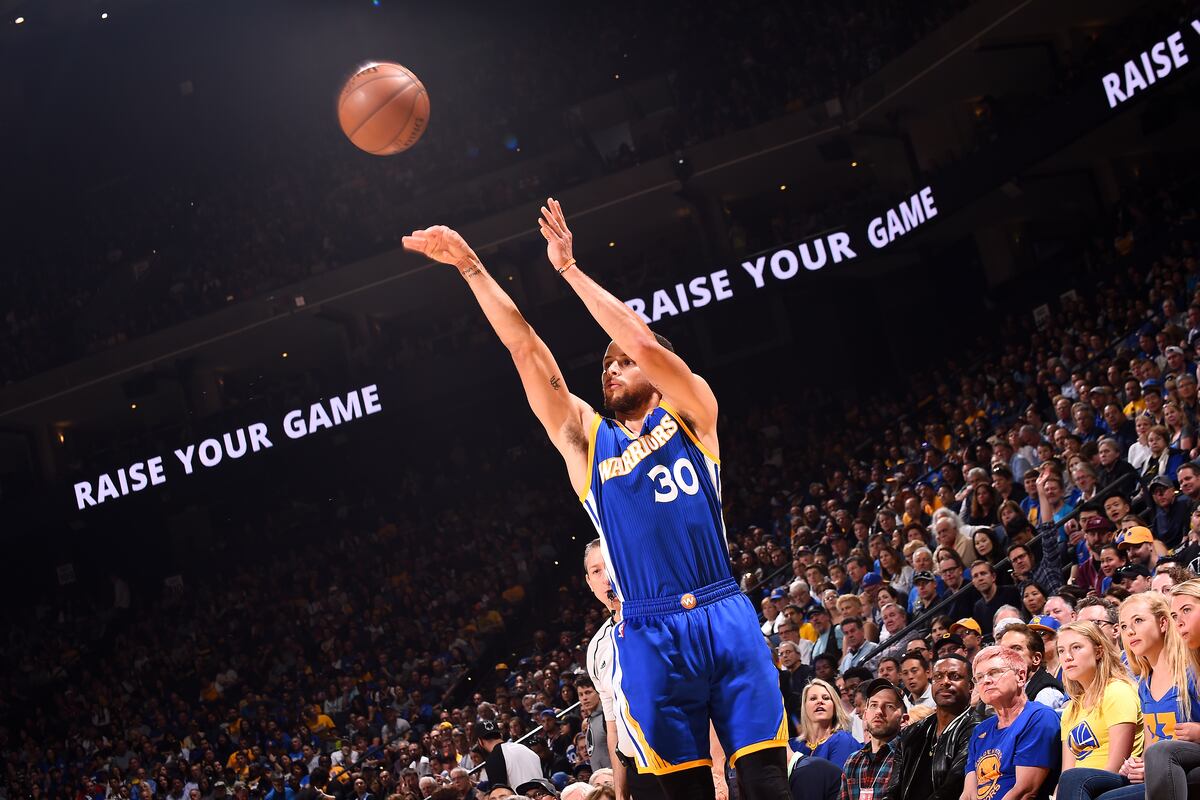 Stephen Curry Drops 42 Points Behind 9 Three-Pointers in ...
