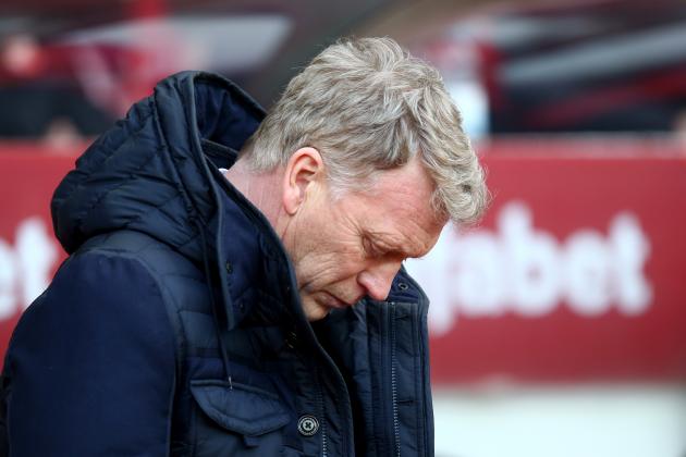 SUNDERLAND, ENGLAND - MARCH 05:  Sunderland Manager / Head Coach David Moyes reacts during the Premier League match between Sunderland and Manchester City at Stadium of Light on March 5, 2017 in Sunderland, England.  (Photo by Robbie Jay Barratt - AMA/Getty Images)