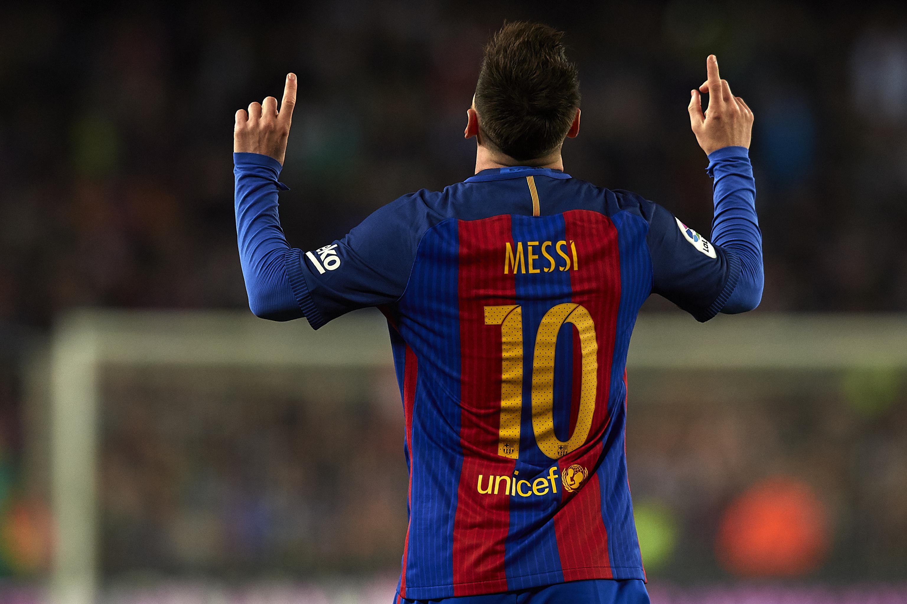 Messi scores brace with his right foot for the first time since 2015 