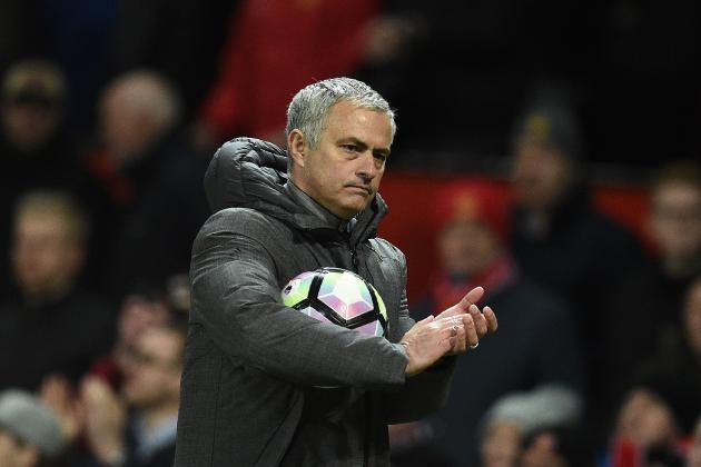 Manchester United's Portuguese manager Jose Mourinho applauds the fans following the English Premier League football match between Manchester United and Everton at Old Trafford in Manchester, north west England, on April 4, 2017.
The match ended in a draw at 1-1. / AFP PHOTO / Oli SCARFF / RESTRICTED TO EDITORIAL USE. No use with unauthorized audio, video, data, fixture lists, club/league logos or 'live' services. Online in-match use limited to 75 images, no video emulation. No use in betting, games or single club/league/player publications.  /         (Photo credit should read OLI SCARFF/AFP/Getty Images)