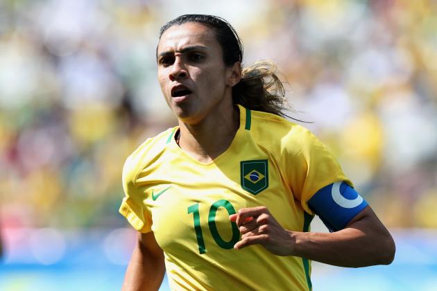 SAO PAULO, BRAZIL - AUGUST 19:  Marta of Brazil in action during the Women's Olympic Football Bronze Medal match between Brazil and Canada at Arena Corinthians on August 19, 2016 in Sao Paulo, Brazil.  (Photo by Alexandre Schneider/Getty Images)