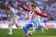 MADRID, SPAIN - APRIL 08: Antoine Griezmann of Atletico de Madrid scores their opening goal during the La Liga match between Real Madrid CF and Club Atletico de Madrid at Estadio Santiago Bernabeu on April 8, 2017 in Madrid, Spain. (Photo by Gonzalo Arroyo Moreno/Getty Images)