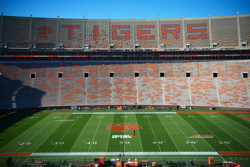 Clemson Qb Competition Heats Up In Front Of Record 2017 Spring