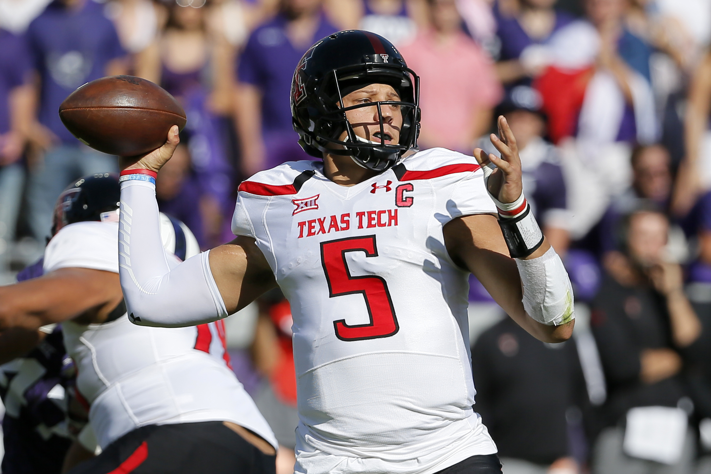 Patrick Mahomes Is Proving That QBs From Gimmicky College Offenses Can  Succeed In The NFL