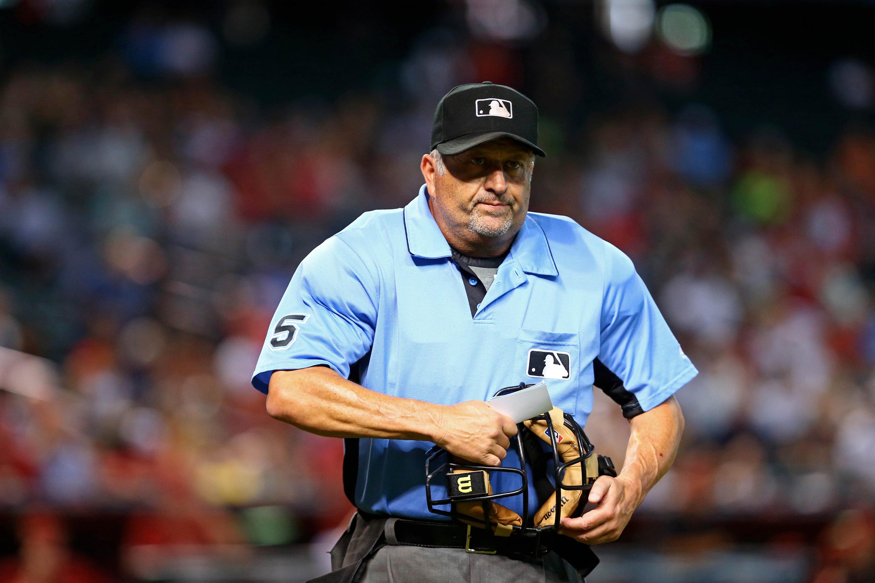 Home plate umpire crew chief hi-res stock photography and images