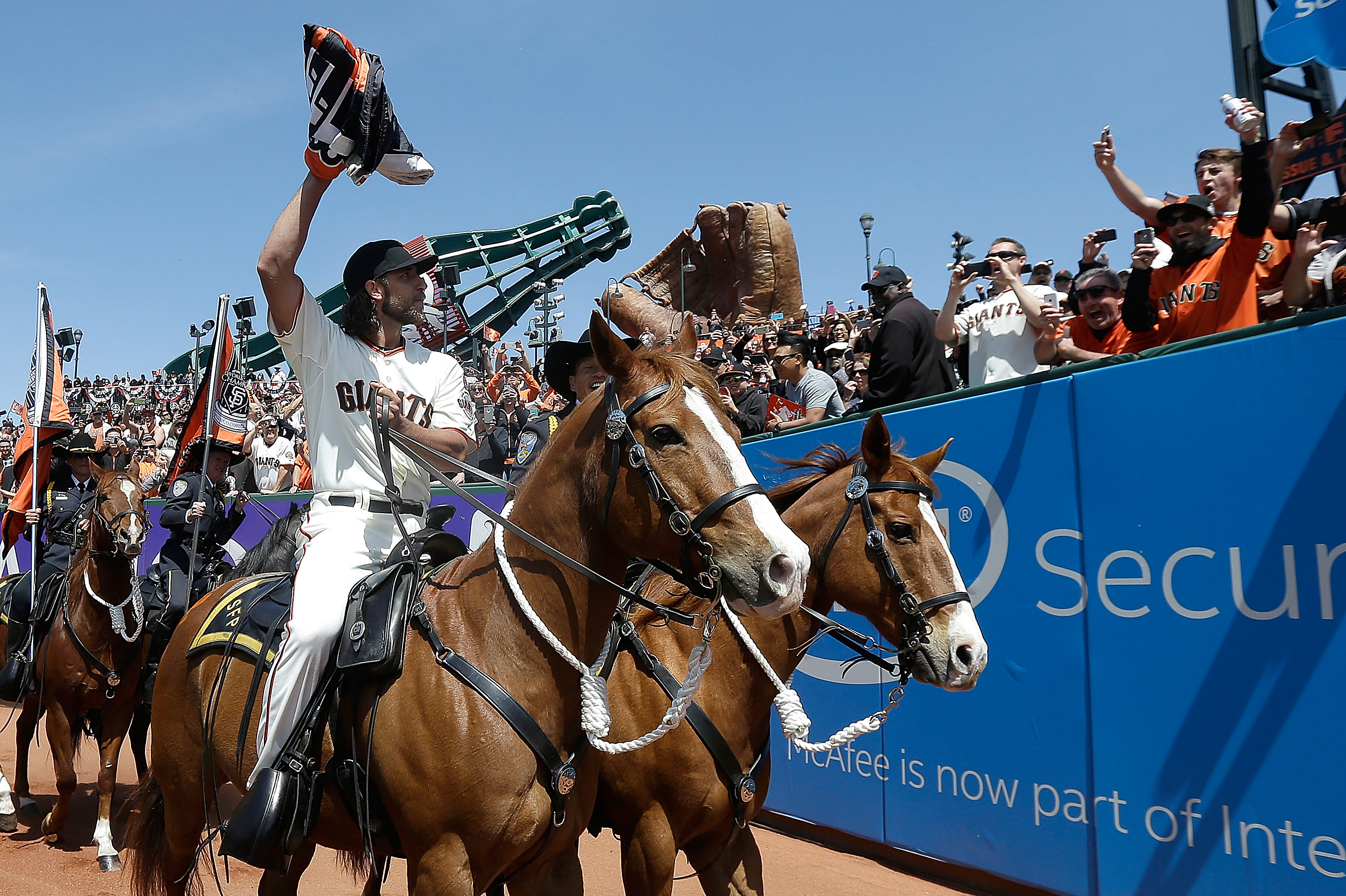 Madison Bumgarner injured in a dirt bike accident, will miss 6-8