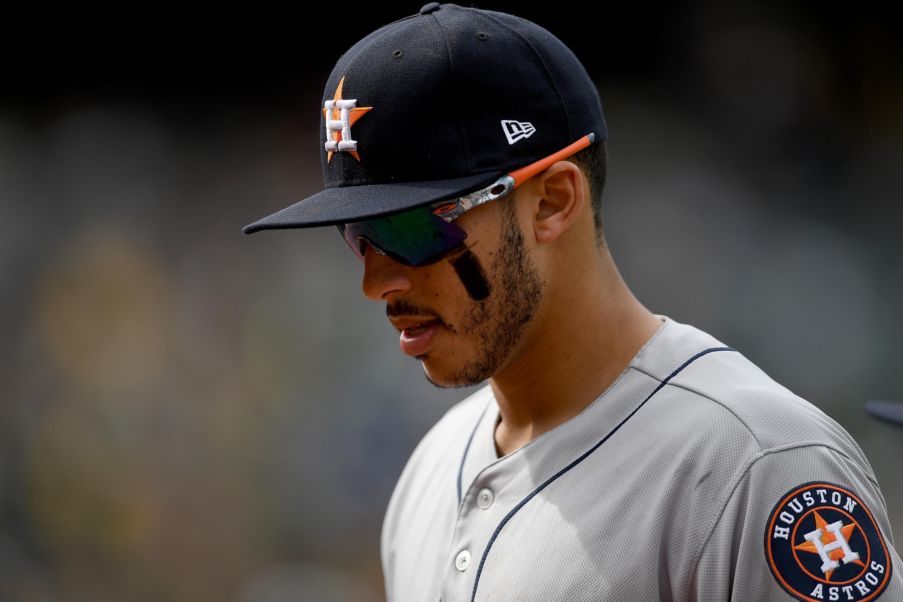 Astros' Marwin Gonzalez exits game with hand injury