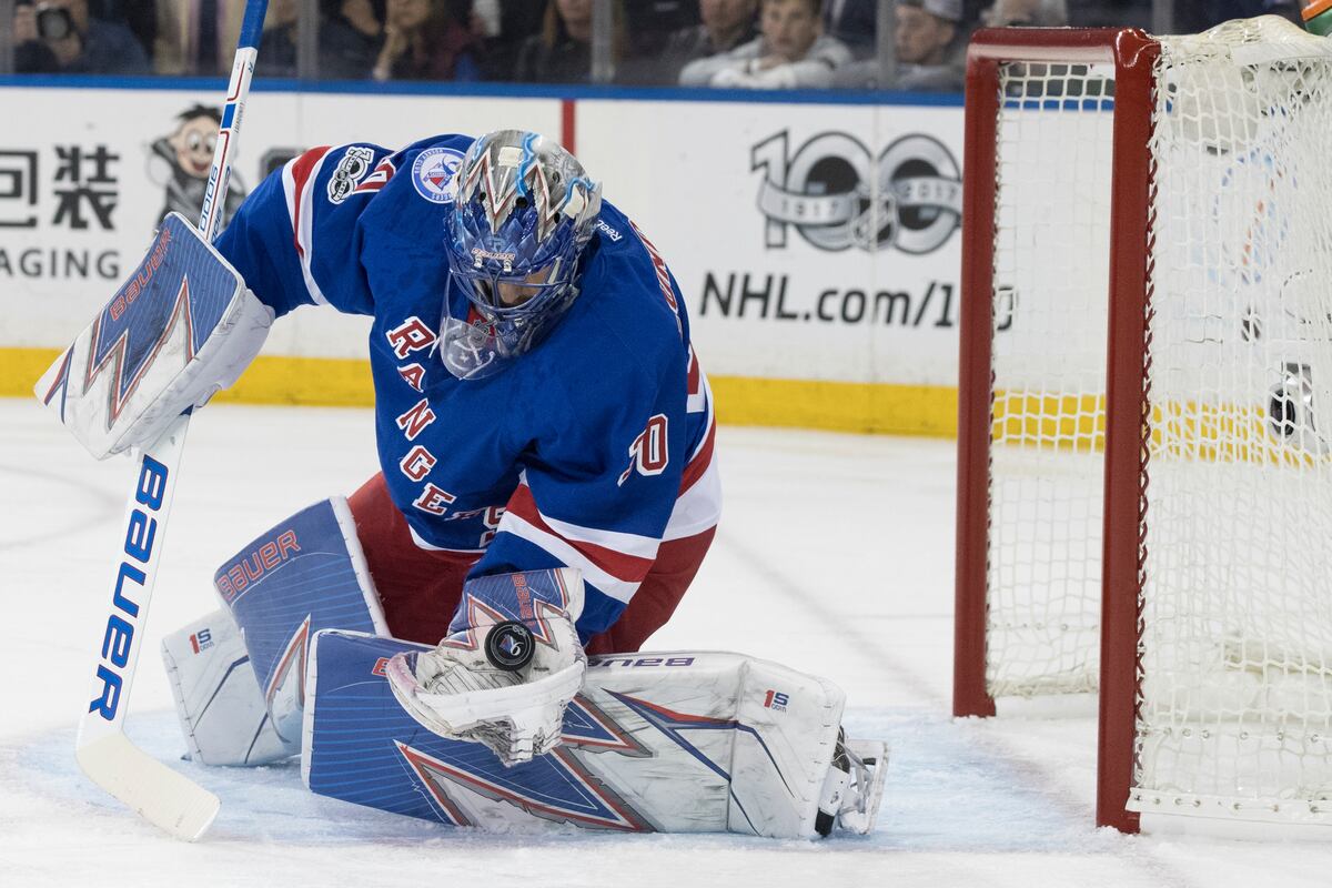 Rangers Advance with 31 Win Over Canadiens; Mats Zuccarello Nets 2