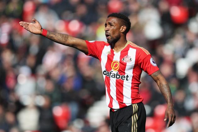 SUNDERLAND, ENGLAND - APRIL 15:  Jermain Defoe of Sunderland reacts during the Premier League match between Sunderland and West Ham United at Stadium of Light on April 15, 2017 in Sunderland, England.  (Photo by Ian MacNicol/Getty Images)