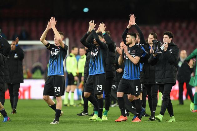 NAPLES, ITALY - FEBRUARY 25:  Players of Atalanta BC celebrate the victory after the Serie A match between SSC Napoli and Atalanta BC at Stadio San Paolo on February 25, 2017 in Naples, Italy.  (Photo by Francesco Pecoraro/Getty Images)