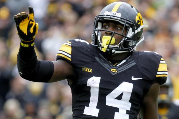 IOWA CITY, IOWA- OCTOBER 1:  Defensive back Desmond King #14 of the Iowa Hawkeyes celebrates after breaking up a pass during the third quarter against the Northwestern Wildcats on October 1, 2016 at Kinnick Stadium in Iowa City, Iowa.  (Photo by Matthew Holst/Getty Images)