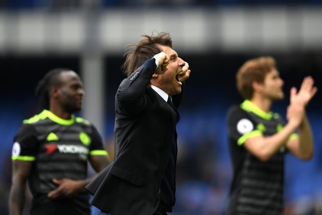LIVERPOOL, ENGLAND - APRIL 30:  Antonio Conte, Manager of Chelsea celebrates after the Premier League match between Everton and Chelsea at Goodison Park on April 30, 2017 in Liverpool, England.  (Photo by Laurence Griffiths/Getty Images)