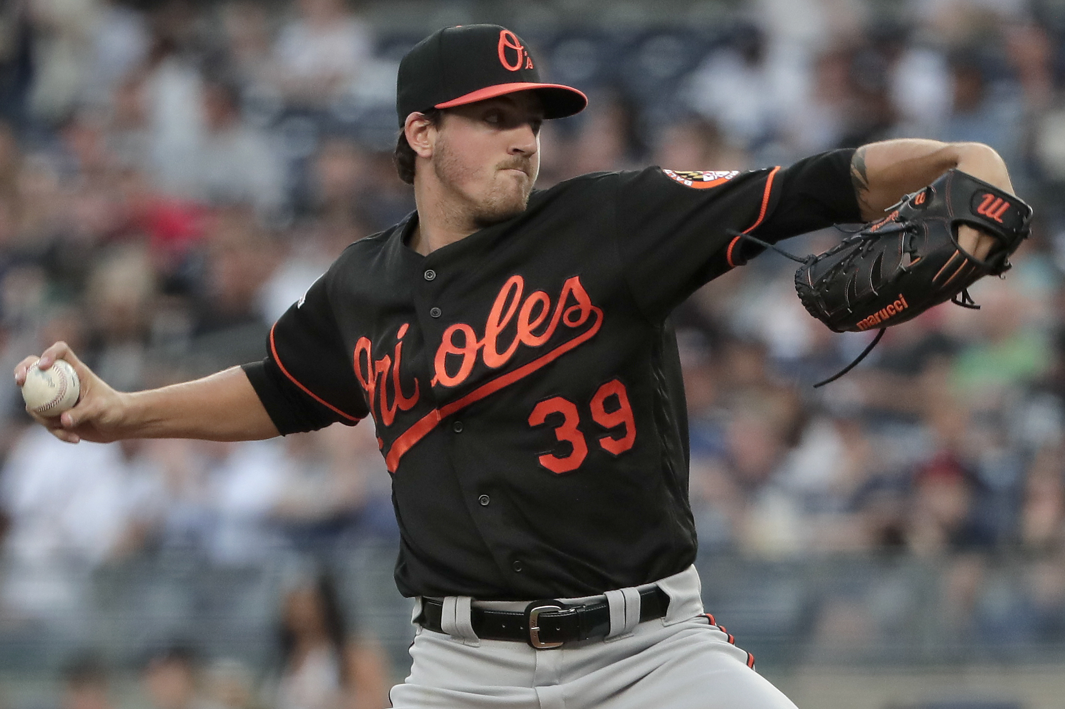 Kevin Gausman says the weird splits he did reaggravated his hip