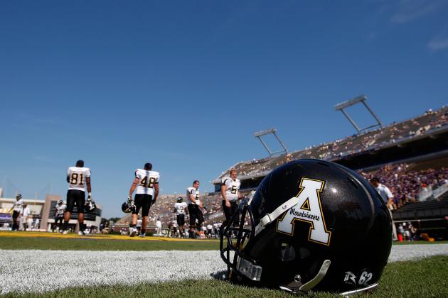 GREENVILLE, NC - SEPTEMBER 05:  A football helmet sits on the sideline during warm-ups before the start of the Appalachian State Mountaineers versus East Carolina Pirates at Dowdy-Ficklen Stadium on September 5, 2009 in Greenville, North Carolina.  (Photo by Streeter Lecka/Getty Images)