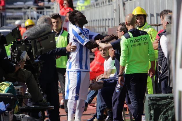 CAGLIARI, ITALY - APRIL 30: Sulley Muntari of Pescara reacts during the Serie A match between Cagliari Calcio and Pescara Calcio at Stadio Sant'Elia on April 30, 2017 in Cagliari, Italy. (Photo by Enrico Locci/Getty Images)