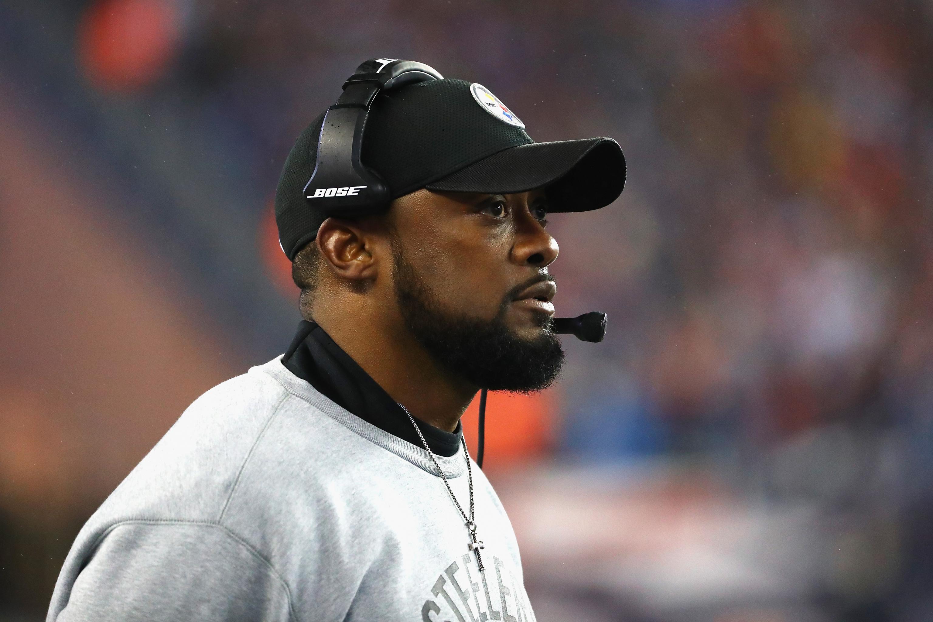 Antonio Brown shows the world what Mike Tomlin thinks of Patriots