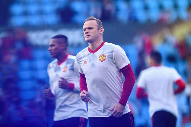 VIGO, SPAIN - MAY 04: Wayne Rooney of Manchester United looks on during the warm up prior to the UEFA Europa League, semi final first leg match, between Celta Vigo and Manchester United at Estadio Balaidos on May 4, 2017 in Vigo, Spain.  (Photo by David Ramos/Getty Images)
