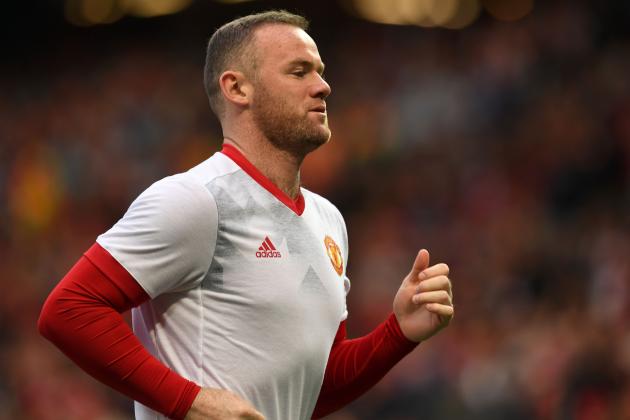 Manchester United's English striker Wayne Rooney warms up ahead of the UEFA Europa League semi-final, second-leg football match between Manchester United and Celta Vigo at Old Trafford stadium in Manchester, north-west England, on May 11, 2017. / AFP PHOTO / Paul ELLIS        (Photo credit should read PAUL ELLIS/AFP/Getty Images)