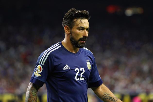 HOUSTON, TX - JUNE 21: Ezequiel Lavezzi #22 of Argentina reacts in the first half against the United States during a 2016 Copa America Centenario Semifinal match at NRG Stadium on June 21, 2016 in Houston, Texas. (Photo by Scott Halleran/Getty Images)