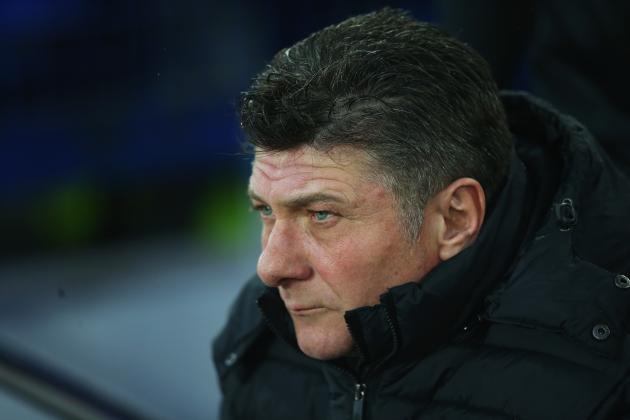 LIVERPOOL, ENGLAND - MAY 12: Walter Mazzarri, Manager of Watford looks on prior to the Premier League match between Everton and Watford at Goodison Park on May 12, 2017 in Liverpool, England.  (Photo by Alex Livesey/Getty Images)