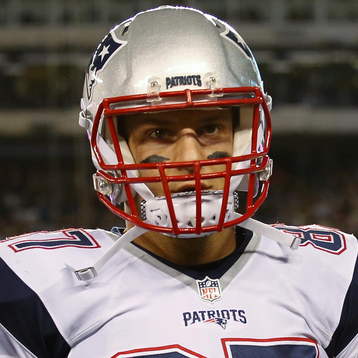 New England Patriots Rob Gronkowski runs off the field following the 39-26  win over the Pittsburgh Steelers at Heinz Field in Pittsburgh, Pennsylvania  on November 14, 2010. New England Patriots Rob Gronkowski